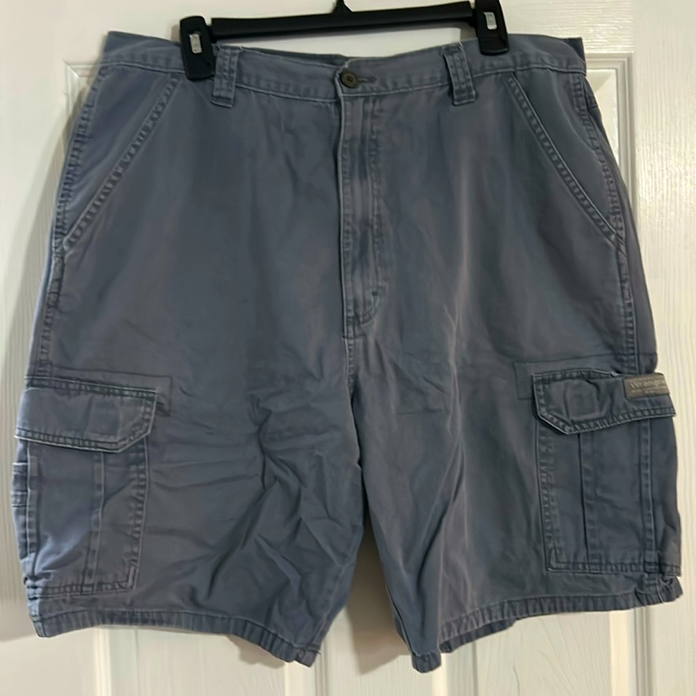 Wrangler cargo shorts size 34/36 3 pair